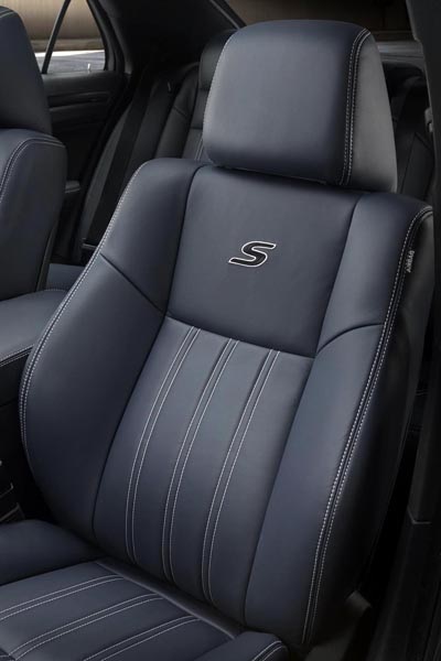 Chrysler 300S 2014 ra mắt tại quê nhà - 8 Chrysler 300S 2014 ra mắt tại quê nhà